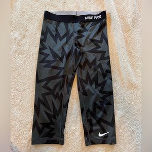 Nike Pro Dri-Fit Capri Training Leggings